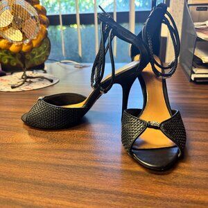 Black Badgley Mischka Kandyce peep toe ankle strap basket weave Size 8 M